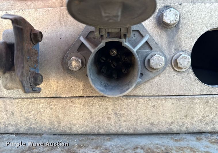 image for item DM5711 2014 Reitnouer flatbed trailer