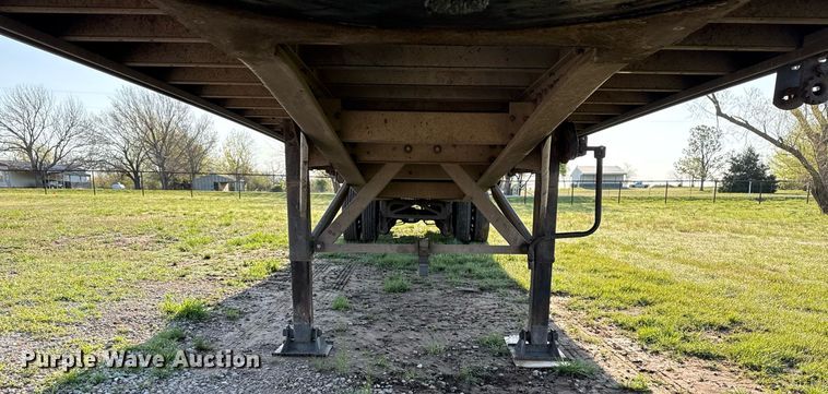 image for item DM5711 2014 Reitnouer flatbed trailer