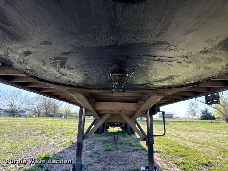 image for item DM5711 2014 Reitnouer flatbed trailer