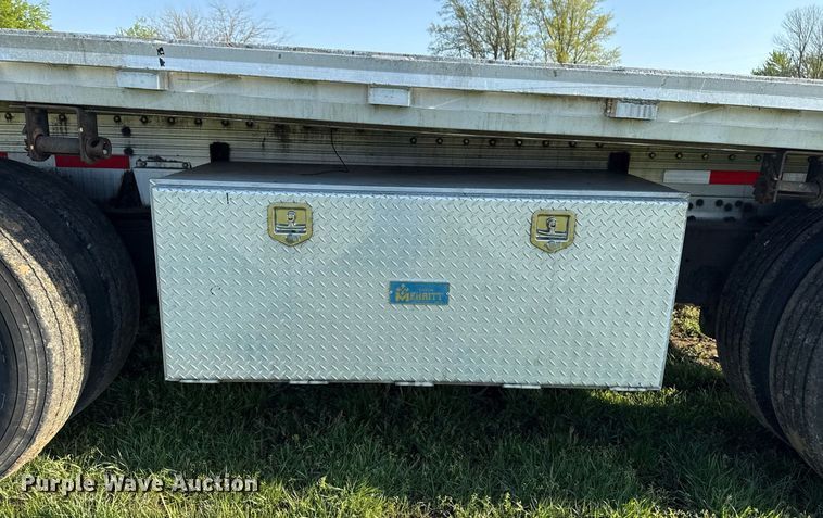 image for item DM5711 2014 Reitnouer flatbed trailer