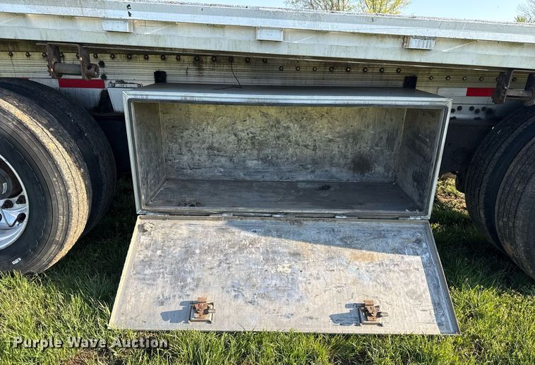image for item DM5711 2014 Reitnouer flatbed trailer