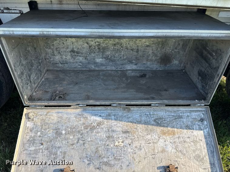 image for item DM5711 2014 Reitnouer flatbed trailer