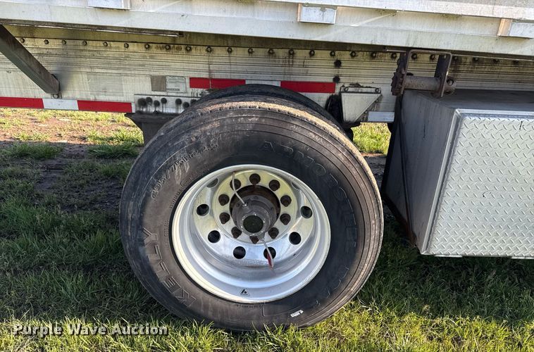 image for item DM5711 2014 Reitnouer flatbed trailer