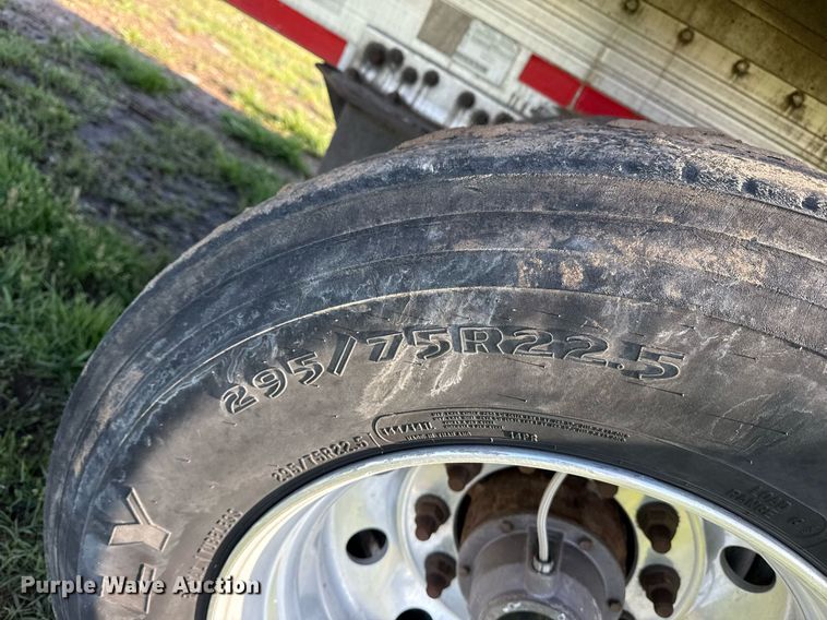 image for item DM5711 2014 Reitnouer flatbed trailer