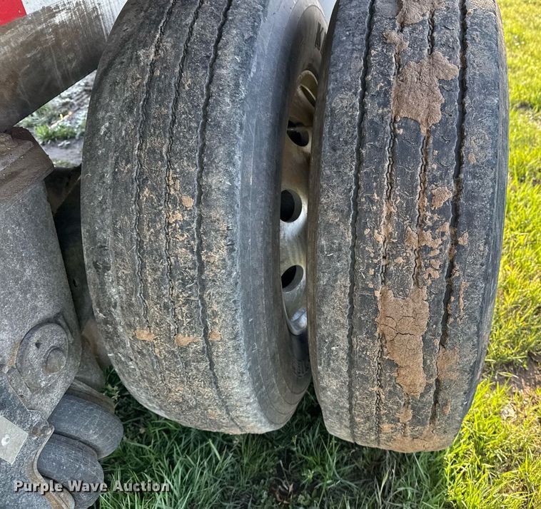 image for item DM5711 2014 Reitnouer flatbed trailer