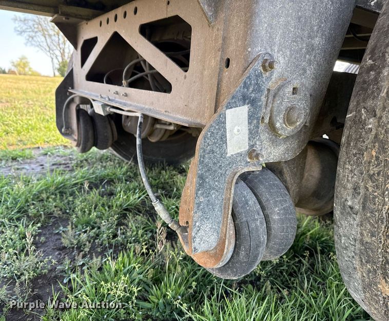 image for item DM5711 2014 Reitnouer flatbed trailer