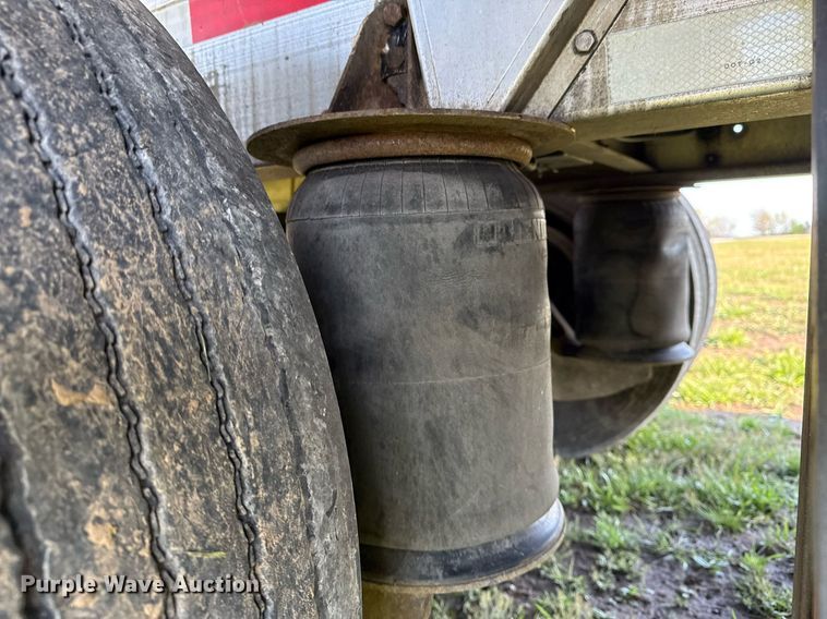 image for item DM5711 2014 Reitnouer flatbed trailer