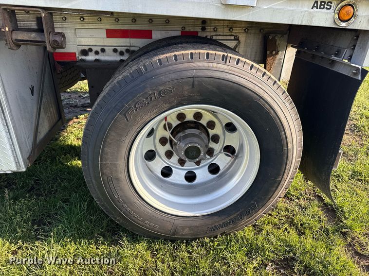 image for item DM5711 2014 Reitnouer flatbed trailer