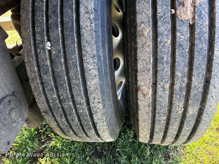 image for item DM5711 2014 Reitnouer flatbed trailer