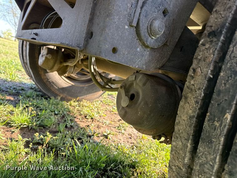 image for item DM5711 2014 Reitnouer flatbed trailer