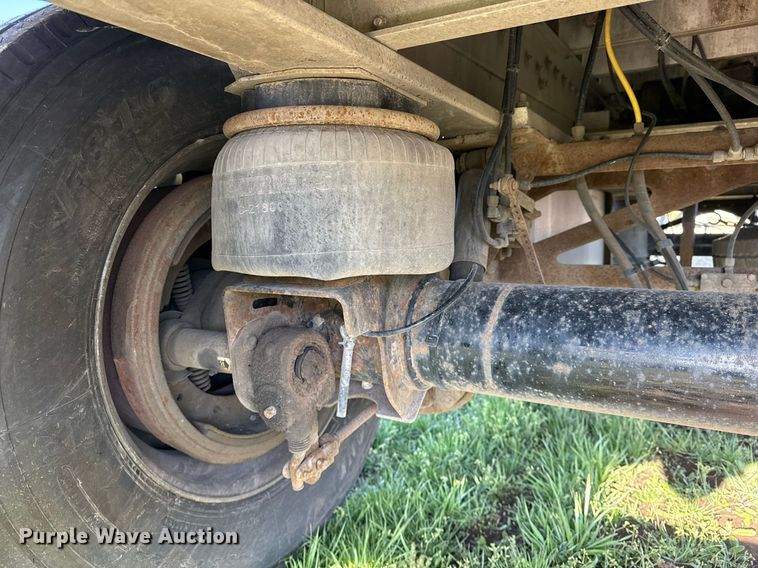 image for item DM5711 2014 Reitnouer flatbed trailer