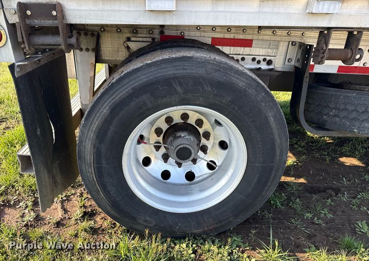 image for item DM5711 2014 Reitnouer flatbed trailer