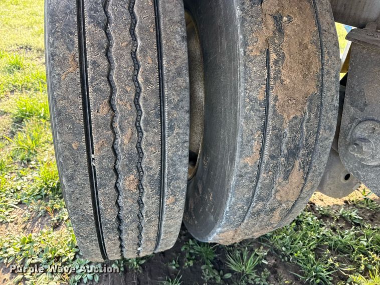 image for item DM5711 2014 Reitnouer flatbed trailer