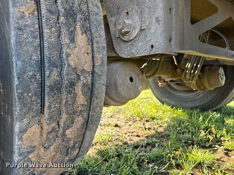 image for item DM5711 2014 Reitnouer flatbed trailer