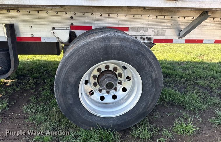 image for item DM5711 2014 Reitnouer flatbed trailer