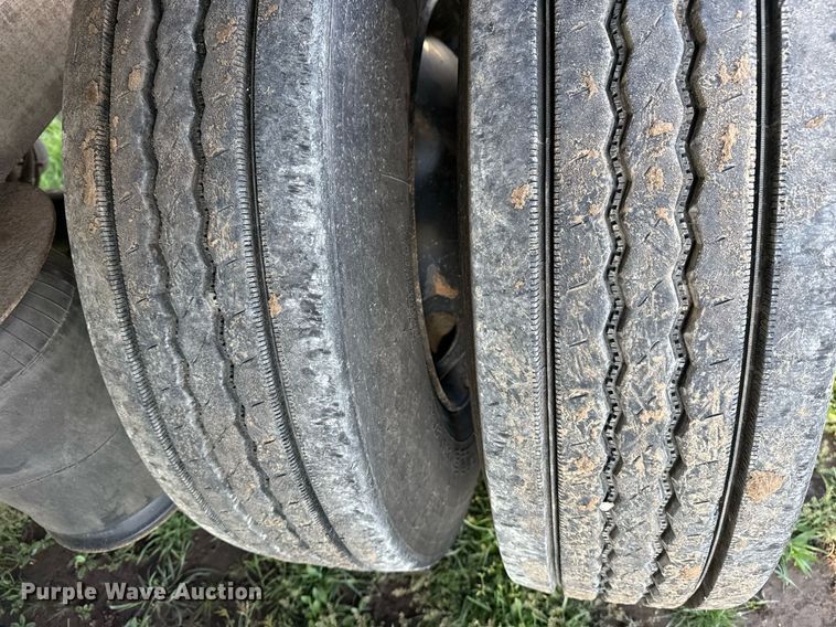 image for item DM5711 2014 Reitnouer flatbed trailer