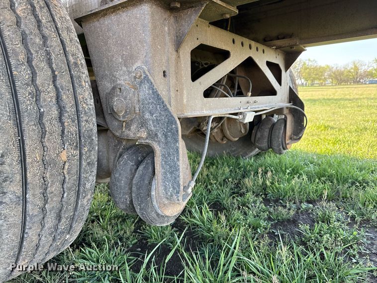 image for item DM5711 2014 Reitnouer flatbed trailer