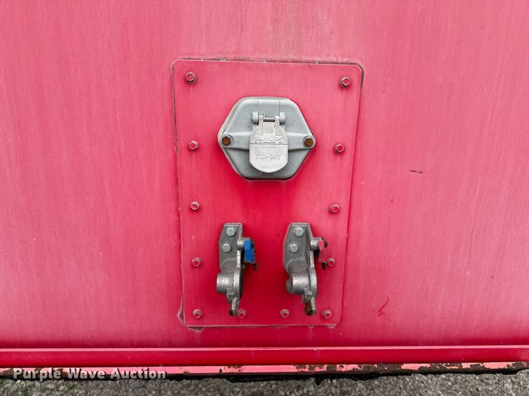 image for item DO0734 2004 Mickey Truck Bodies 16 delivery trailer