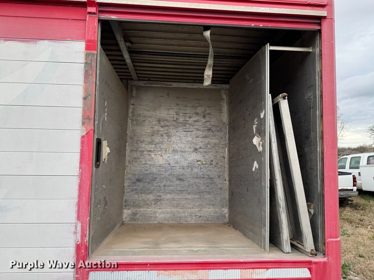 image for item DO0734 2004 Mickey Truck Bodies 16 delivery trailer