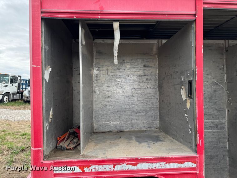 image for item DO0734 2004 Mickey Truck Bodies 16 delivery trailer