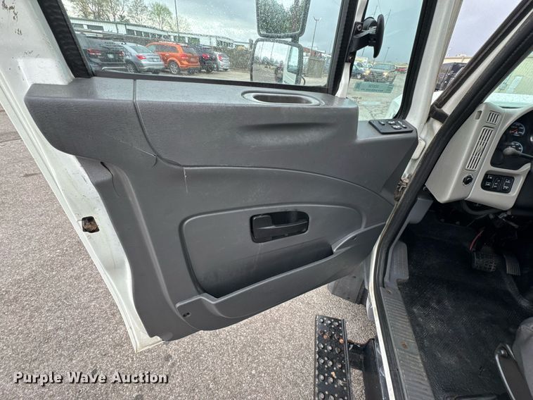 image for item DO0750 2012 International  TerraStar box truck