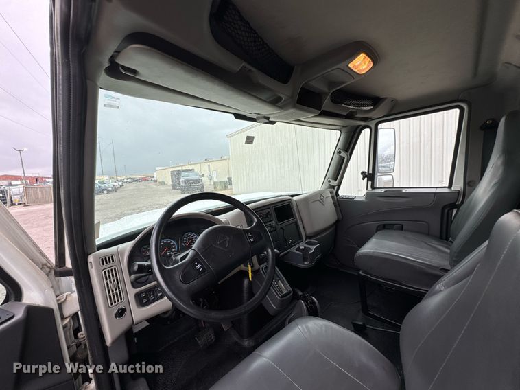 image for item DO0750 2012 International  TerraStar box truck