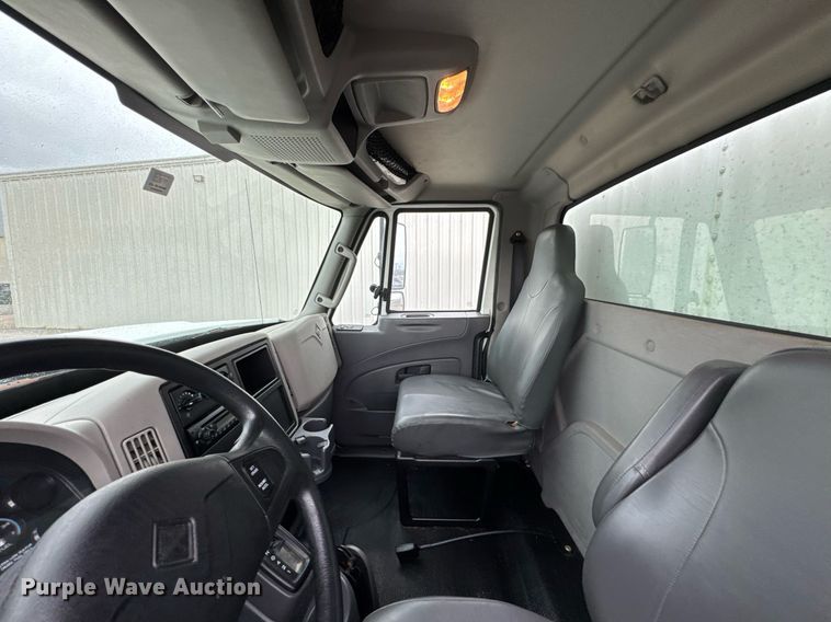 image for item DO0750 2012 International  TerraStar box truck