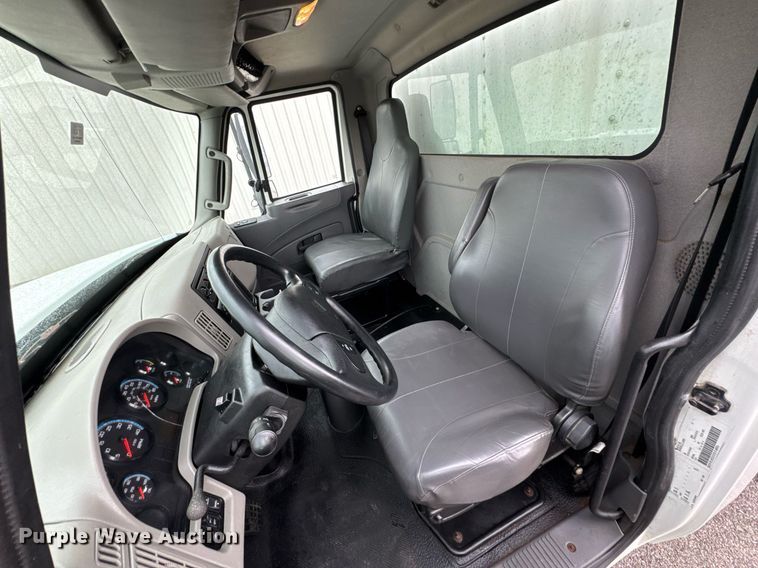 image for item DO0750 2012 International  TerraStar box truck