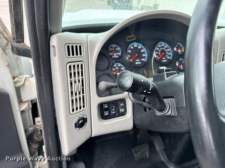 image for item DO0750 2012 International  TerraStar box truck