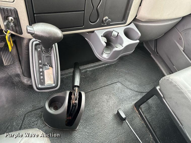 image for item DO0750 2012 International  TerraStar box truck