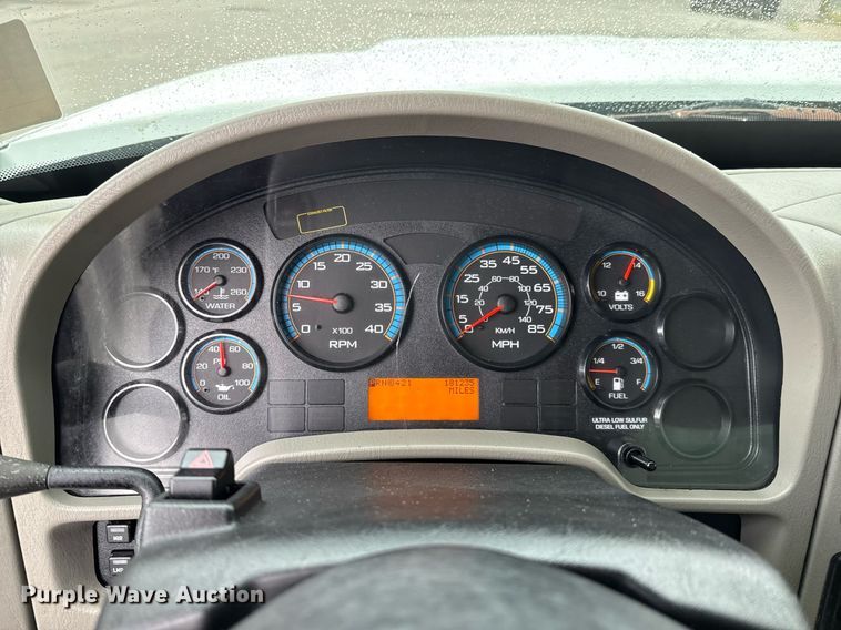 image for item DO0750 2012 International  TerraStar box truck