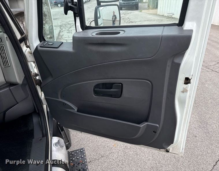 image for item DO0750 2012 International  TerraStar box truck