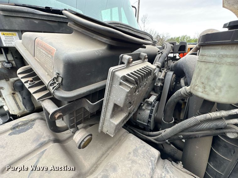 image for item DO0750 2012 International  TerraStar box truck