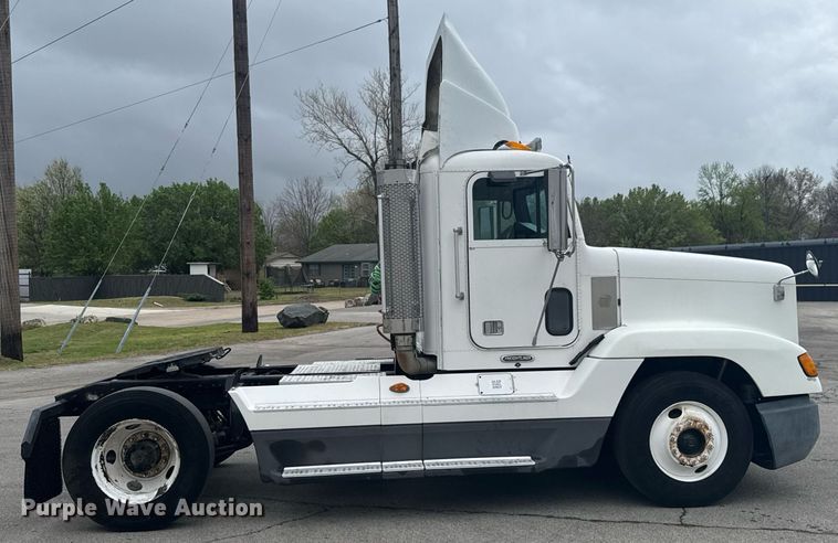 image for item DO0751 2000 Freightliner FLD semi truck