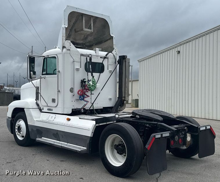 image for item DO0751 2000 Freightliner FLD semi truck