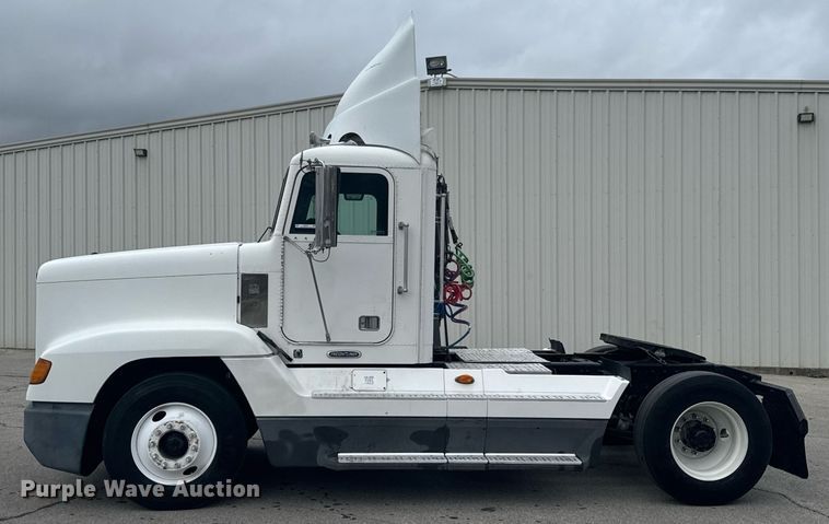 image for item DO0751 2000 Freightliner FLD semi truck