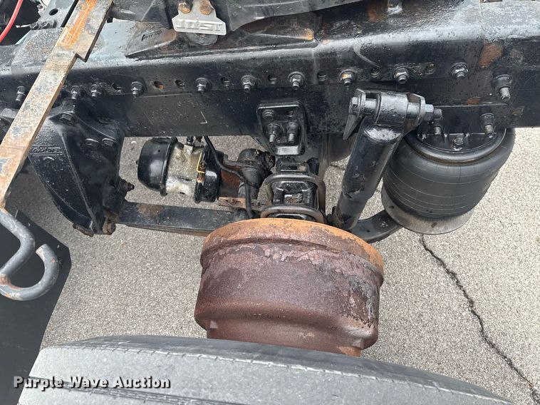 image for item DO0751 2000 Freightliner FLD semi truck