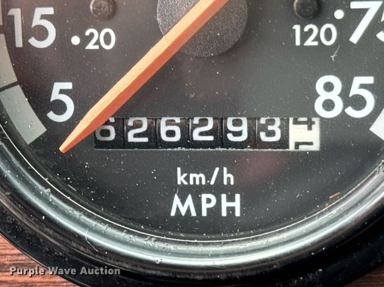 image for item DO0751 2000 Freightliner FLD semi truck