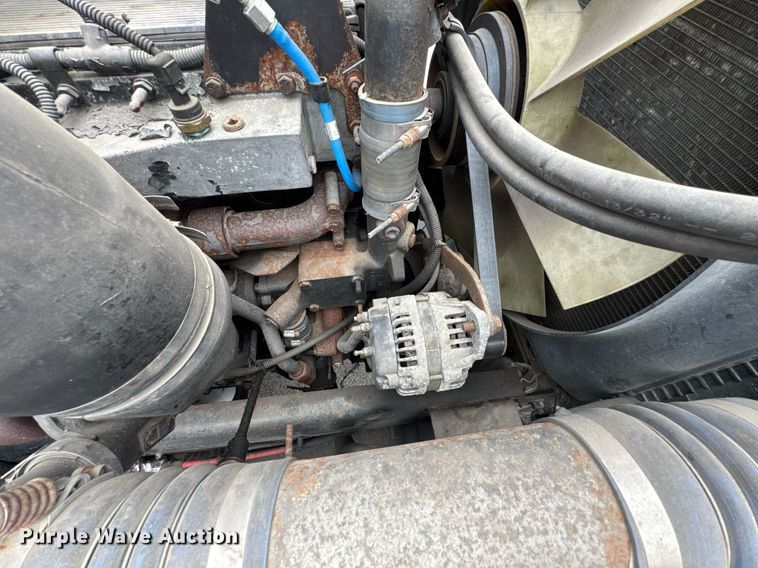 image for item DO0751 2000 Freightliner FLD semi truck