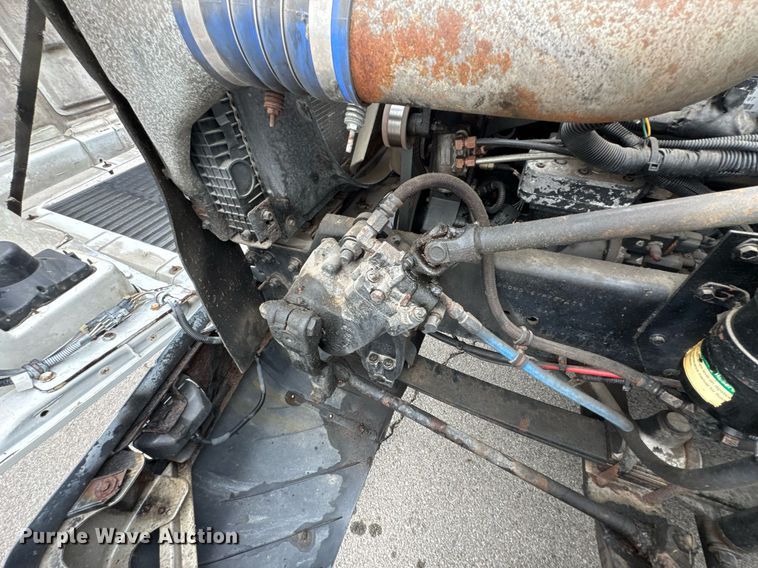 image for item DO0751 2000 Freightliner FLD semi truck