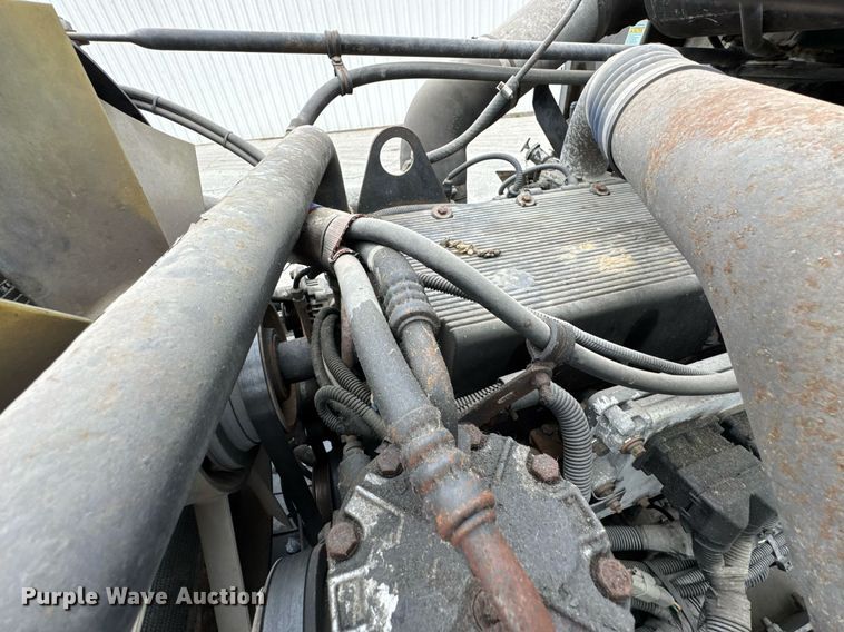 image for item DO0751 2000 Freightliner FLD semi truck