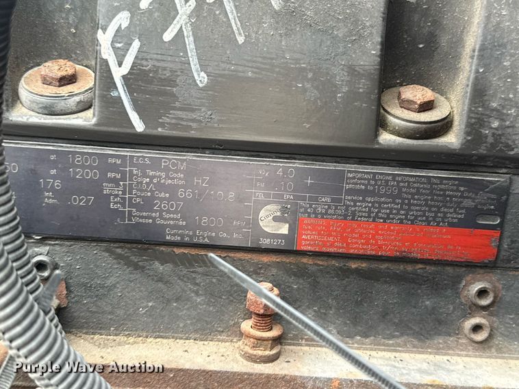 image for item DO0751 2000 Freightliner FLD semi truck