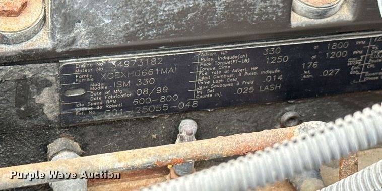 image for item DO0751 2000 Freightliner FLD semi truck