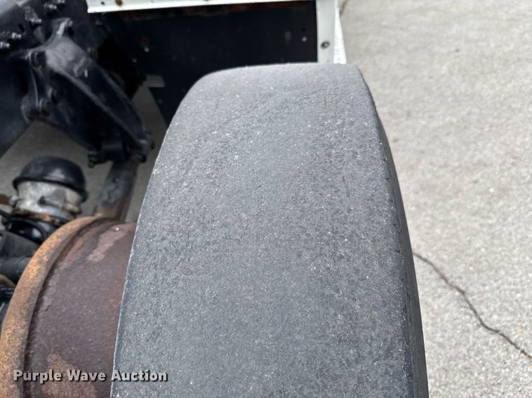 image for item DO0751 2000 Freightliner FLD semi truck