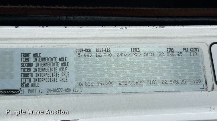 image for item DO0751 2000 Freightliner FLD semi truck