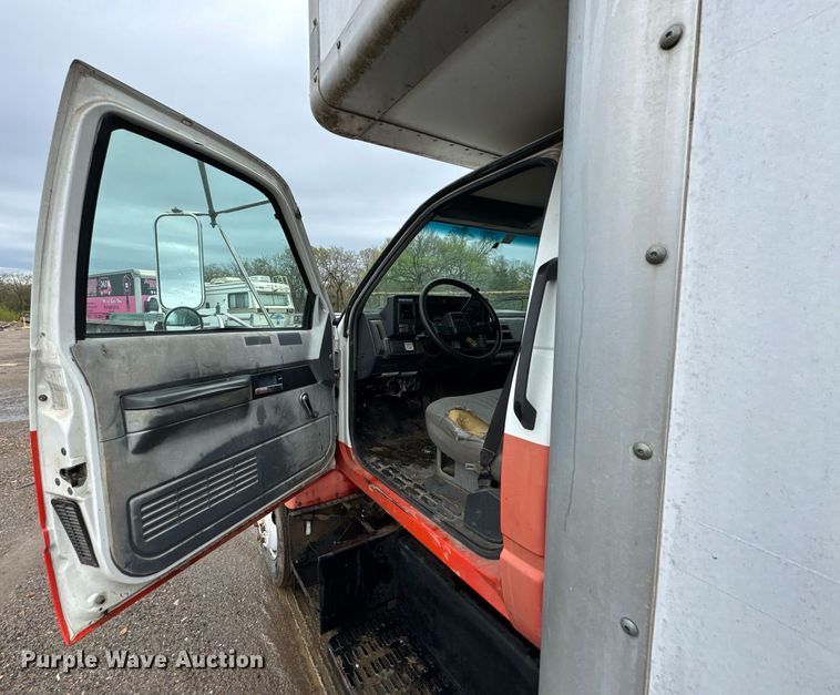 image for item DO0789 2000 GMC C6 box truck