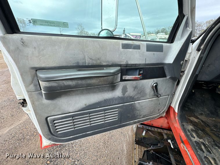 image for item DO0789 2000 GMC C6 box truck