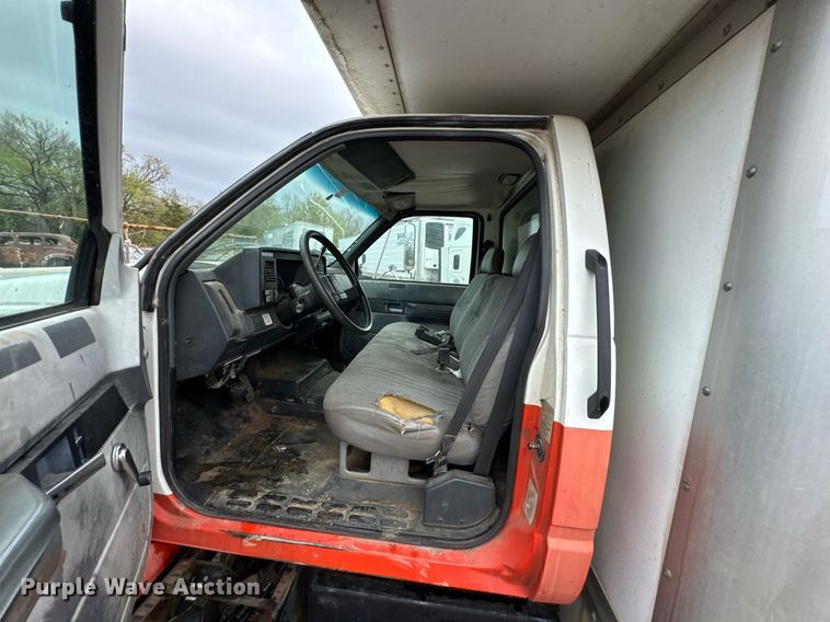 image for item DO0789 2000 GMC C6 box truck