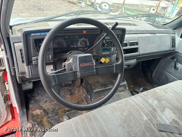 image for item DO0789 2000 GMC C6 box truck