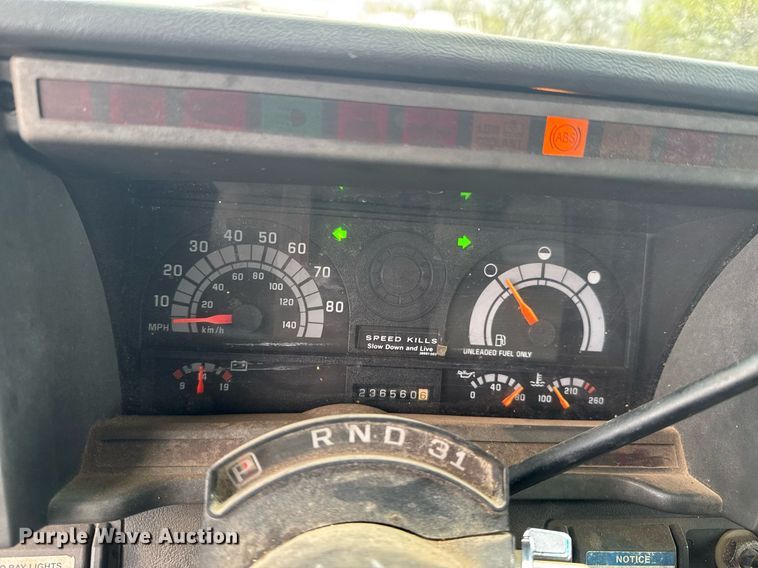 image for item DO0789 2000 GMC C6 box truck